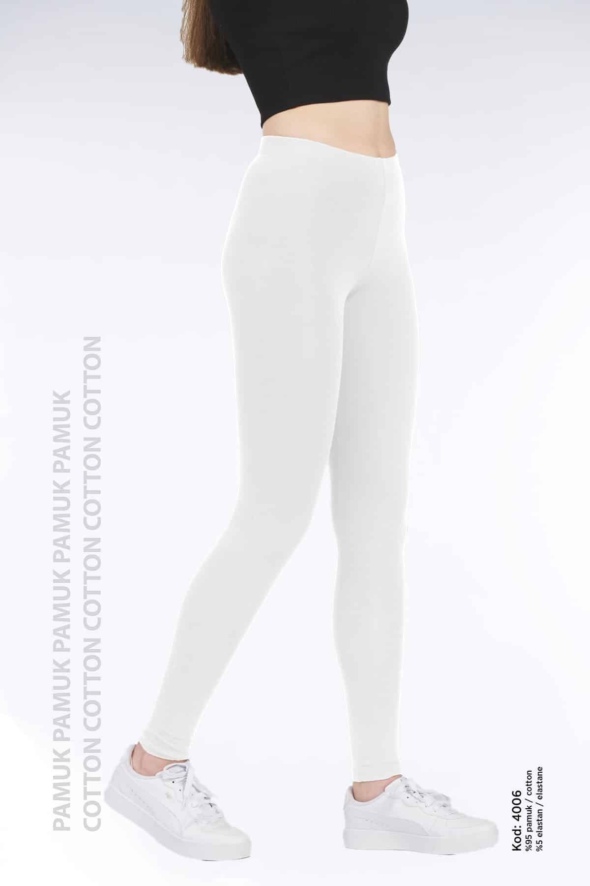 Intim chiziqli sochli yalangoch qizlar, shaxsiy fotosuratlar It uslubidagi dumbaning yaqindan surati